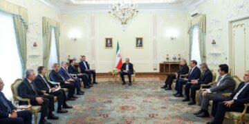 President Pezeshkian emphasizes significance of Iran-Iraq rail transport connectivity 
