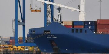 No Halt in Ship Movements to Iranian Ports