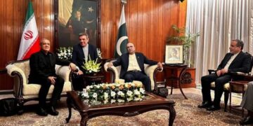 Iranian President lauds Pakistan’s efforts for regional peace