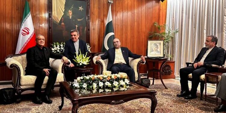 Iranian President lauds Pakistan’s efforts for regional peace